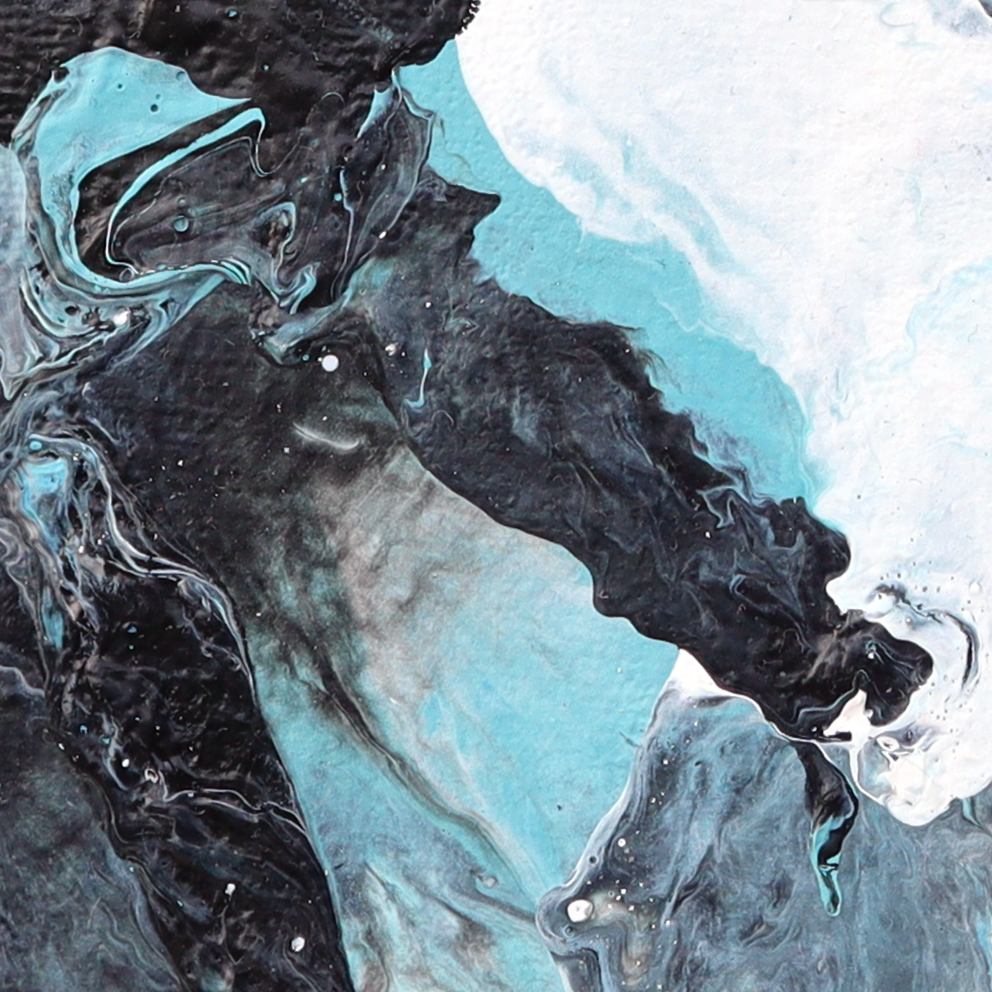 Sous les eaux sombres